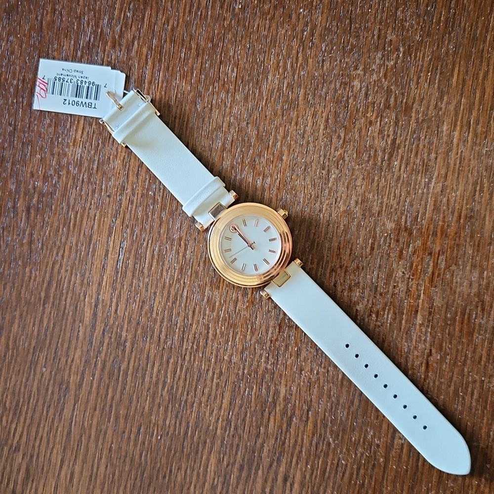 Woman's watch never worn, new battery